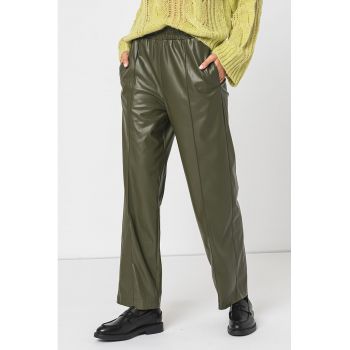 Pantaloni de piele ecologica cu buzunare laterale