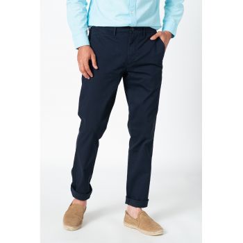 Pantaloni chino slim fit cu talie medie