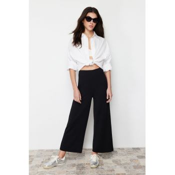 Pantaloni crop cu croiala ampla