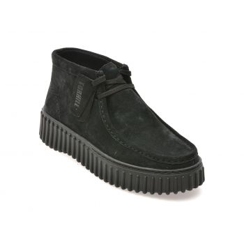 Ghete casual CLARKS negre, TORHMOS, din piele intoarsa