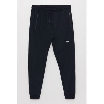 Pantaloni de trening cu snur de ajustare si buzunare laterale