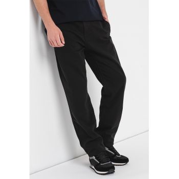 Pantaloni chino conici