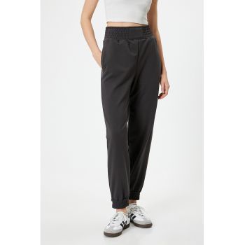 Pantaloni de trening cu model uni si banda lata in talie