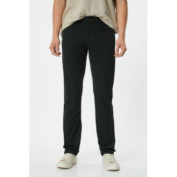 Pantaloni regular fit cu model uni