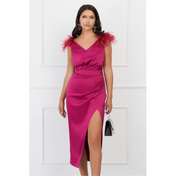 Rochie Moze fucsia din satin cu pene la umeri