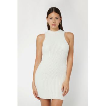 Rochie striata cu croiala bodycon