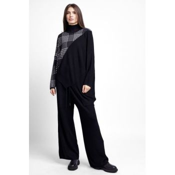 Compleu cu pulover oversize asimetric si pantaloni tricotaj, negru cadrilat