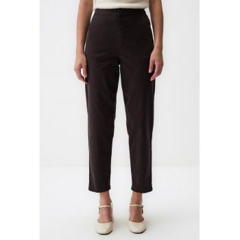 Pantaloni conici cu buzunare laterale