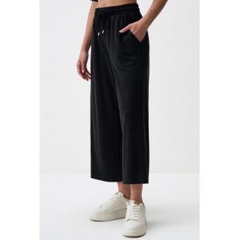 Pantaloni crop din amestec de modal