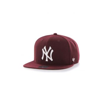 47 brand sapca MLB New York Yankees culoarea bordo, cu imprimeu, B-NSHOT17WBP-KM