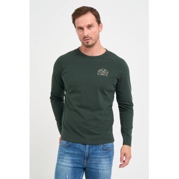 Bluza cu decolteu la baza gatului si maneci raglan