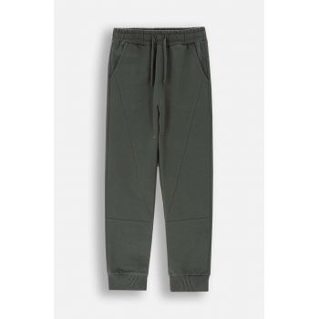 Coccodrillo pantaloni de trening din bumbac pentru copii culoarea verde, neted, GRUNGE SWAMP BOY JUNIOR