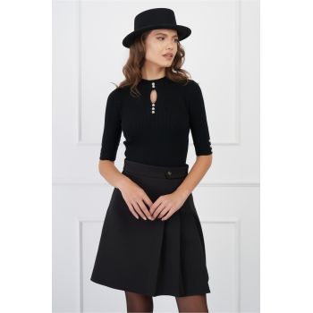 Bluza Alina neagra din tricot cu decupaj la decolteu si maneci scurte