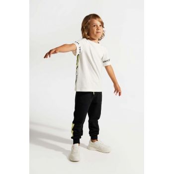 Coccodrillo pantaloni de trening pentru copii culoarea negru, cu imprimeu, WORLD OF PIXEL BOY KIDS