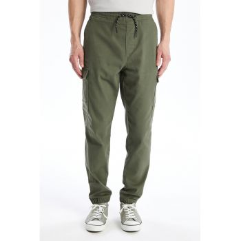 Pantaloni cargo conici