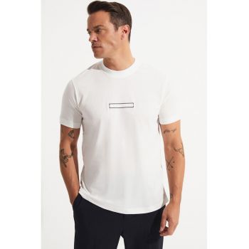 Tricou slim fit cu decolteu la baza gatului