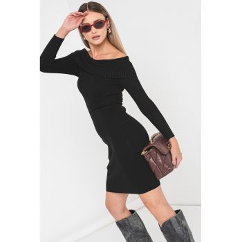 Rochie-pulover cu decolteu pe umeri