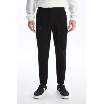 Pantaloni de trening cargo cu snur de ajustare in talie