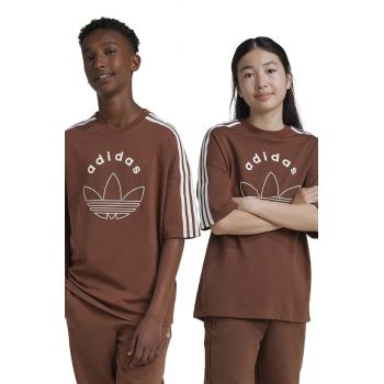 adidas Originals tricou de bumbac pentru copii TEE culoarea maro, cu imprimeu, IY9543