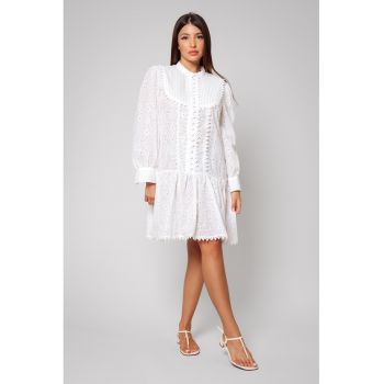 Rochie cu broderii - maneci bufante si guler