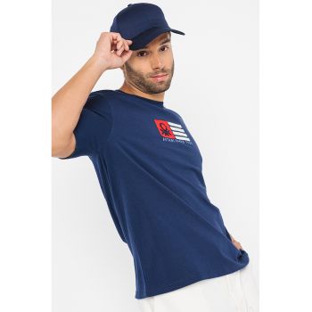 Tricou cu decolteu la baza gatului si logo