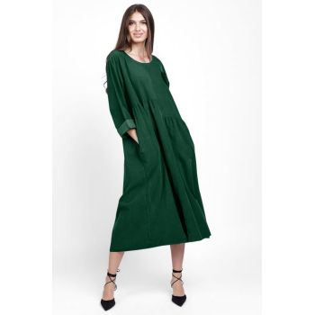 Rochie din catifea reiata, cu taieturi asimetrice si floare aplicata, verde inchis