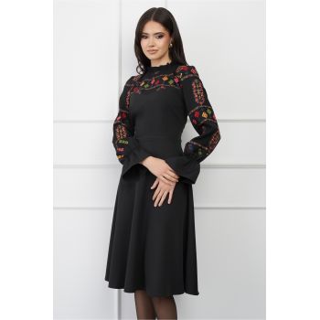 Rochie Moze neagra cu broderie colorata pe bust