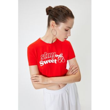 Tricou crop cu imprimeu text