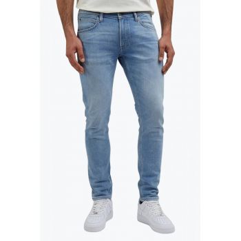 Blugi barbati Luke cu croiala Slim Tapered talie medie si aspect decolorat albastru deschis 60560