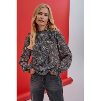 Bluza cu model paisley si decolteu la baza gatului