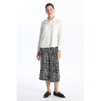 Pantaloni capri cu imprimeu