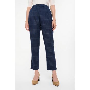 Pantaloni crop chino cu model in carouri