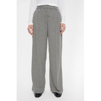 Pantaloni cu croiala ampla si model houndstooth