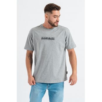 Tricou cu decolteu la baza gatului si imprimeu logo