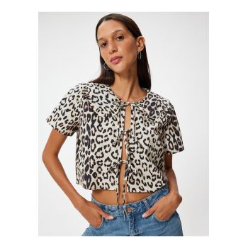 Bluza crop cu model leopard si guler baby doll