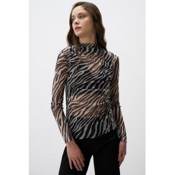 Bluza de plasa cu model animal print