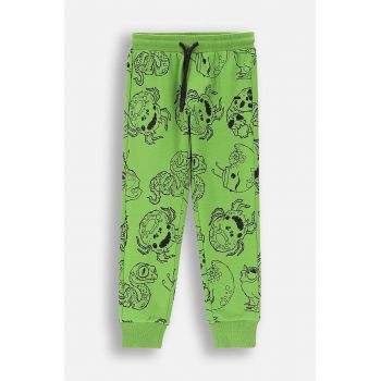 Coccodrillo pantaloni de trening din bumbac pentru copii culoarea verde, modelator, GRUNGE SWAMP BOY KIDS