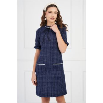 Rochie DY Fashion bleumarin din tweed cu perle la decolteu si buzunare