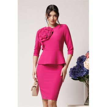 Rochie office din stofa fucsia cu peplum si floare maxi pe bust