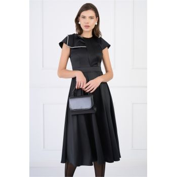 Rochie Moze eleganta din satin neagra cu perlute la umar