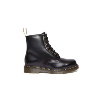 Dr. Martens bocanci Vegan 1460 femei, culoarea negru, cu toc plat, izolat, DM31136001