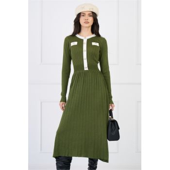 Rochie casual din tricot verde cu insertii din fir lurex si nasturi