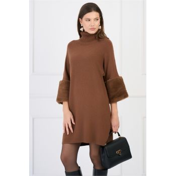 Rochie casual scurta din tricot maro cu blanita la maneci