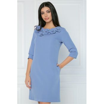 Rochie MBG office din stofa bleu accesorizata cu floricele la bust