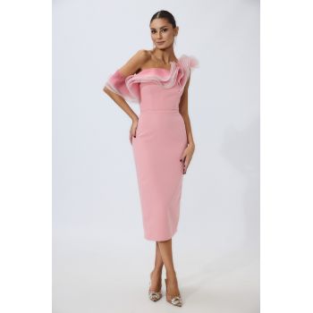 Rochie de ocazie premium din crepe cu volane si umerii goi Saveria Roz