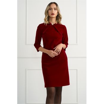 Rochie DY Fashion eleganta din catifea bordo cu funda si brosa la decolteu