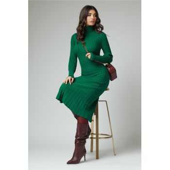 Rochie din tricot reiat verde cu guler