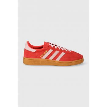 adidas Originals sneakers din piele întoarsă Handball Spezial culoarea roșu, IE5894