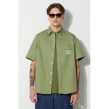 Drôle de Monsieur cămașă La Chemise Slogan bărbați, culoarea verde, cu guler clasic, relaxed, D-SH128-PL004-LKK