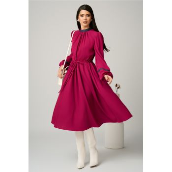 Rochie DY Fashion office din stofa fucsia cu benzi decorative si snur in talie